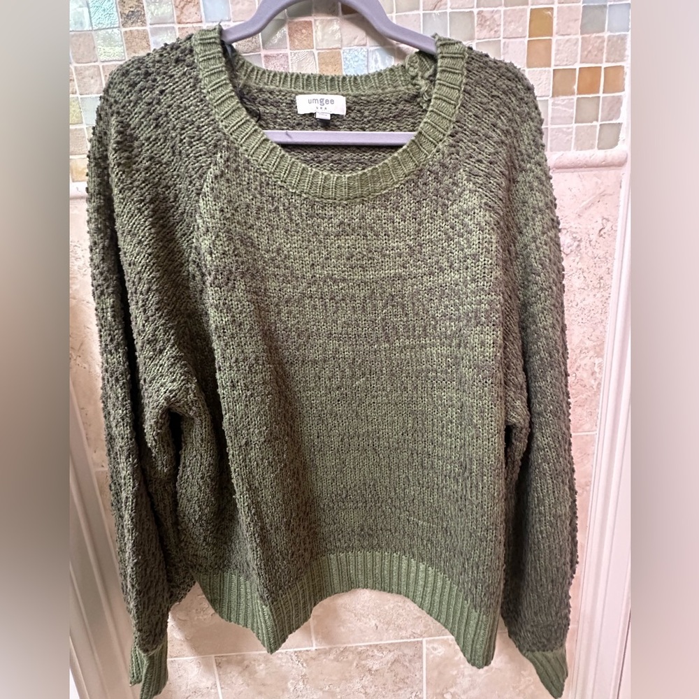Warm winter sweater NWOT size small